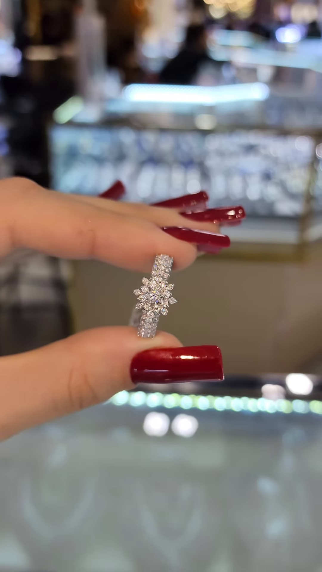 Snowflake Radiance Ring ❄️💍