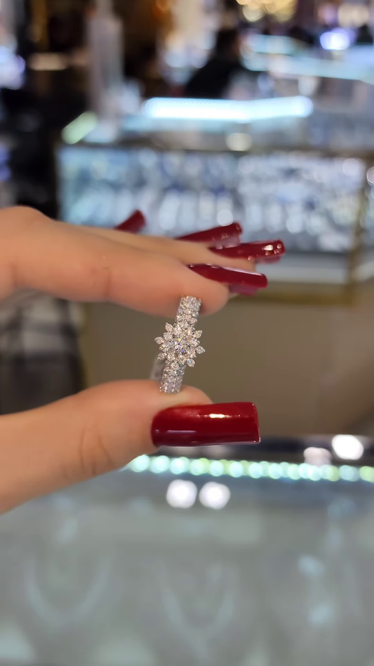 Snowflake Radiance Ring ❄️💍