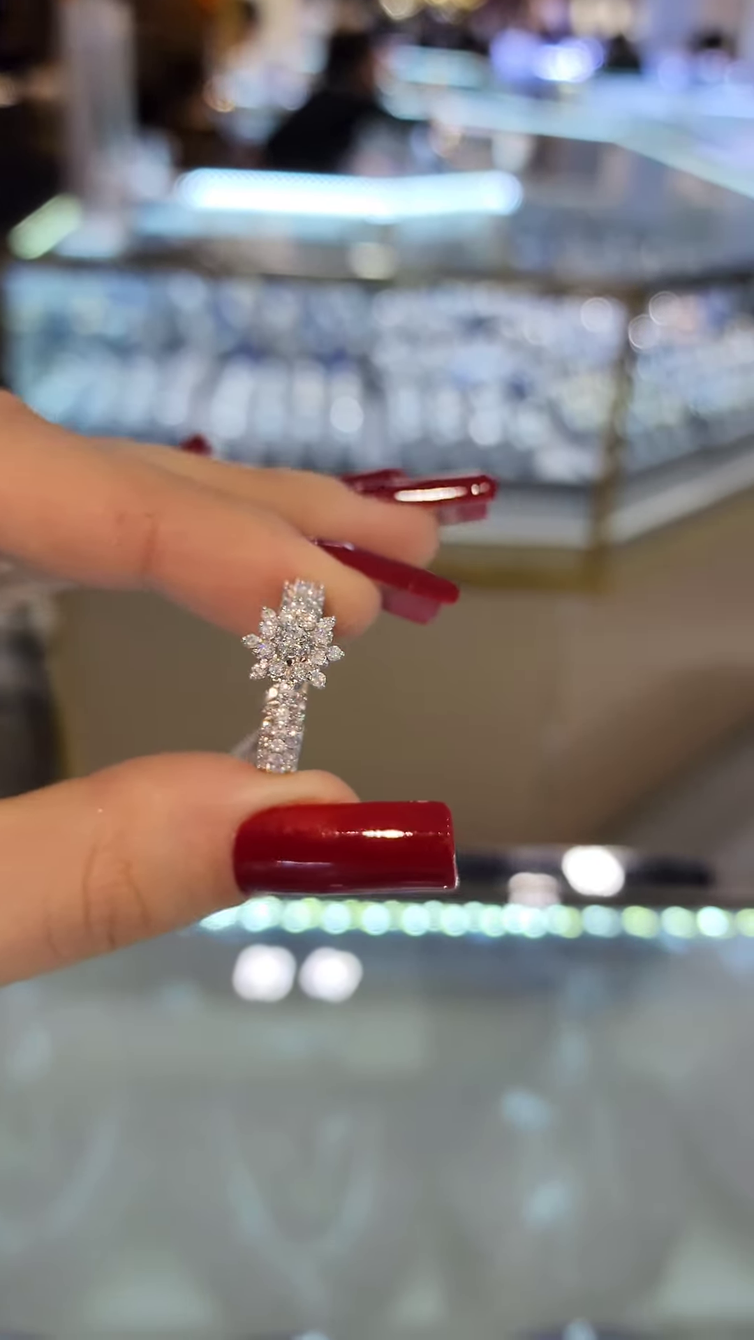 Snowflake Radiance Ring ❄️💍