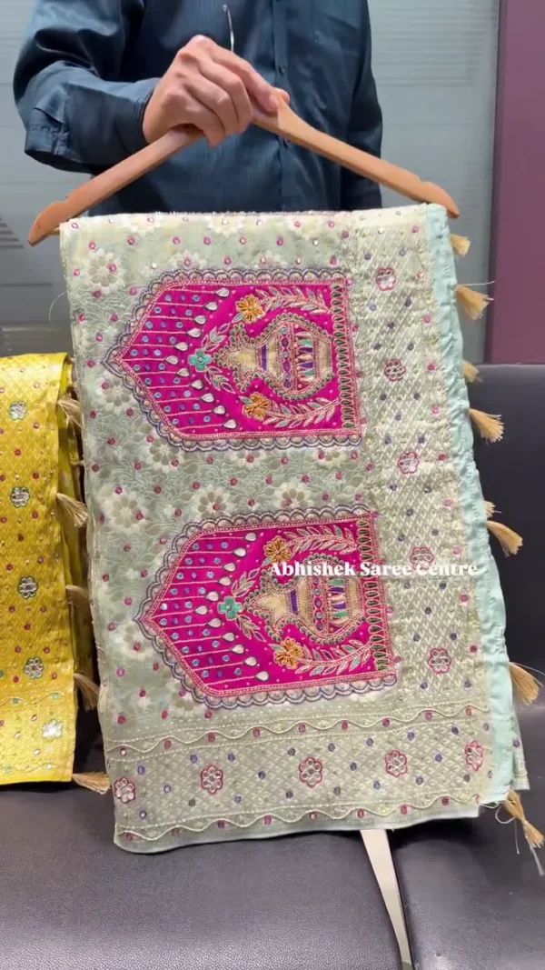 Rama Green Threadwork Soft Silk Saree – An Exquisite Blend of Elegance and Artistry - Image 2