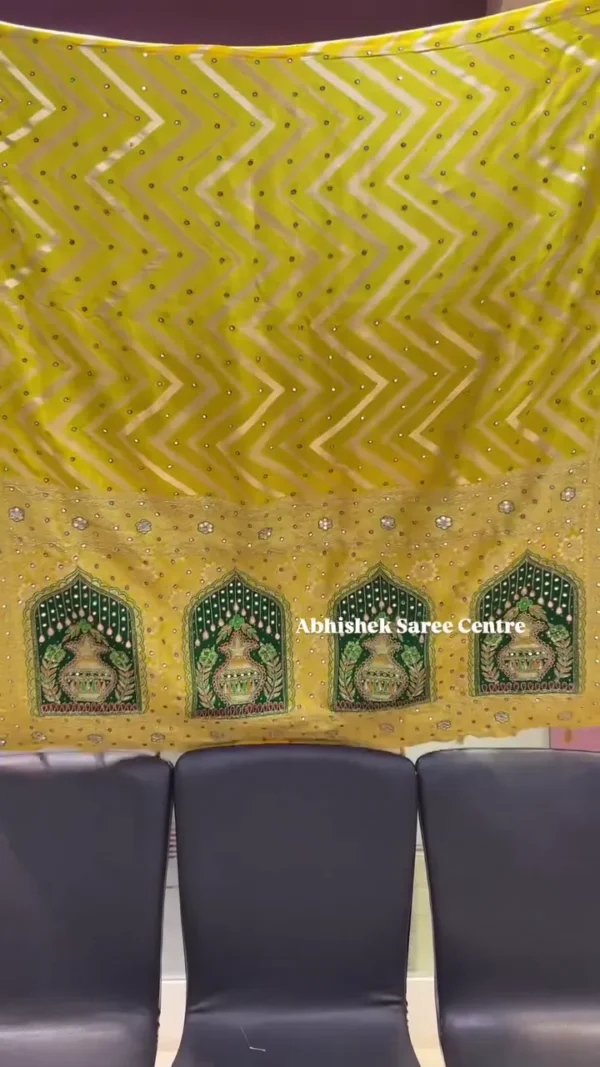 Rama Green Threadwork Soft Silk Saree – An Exquisite Blend of Elegance and Artistry - Image 4