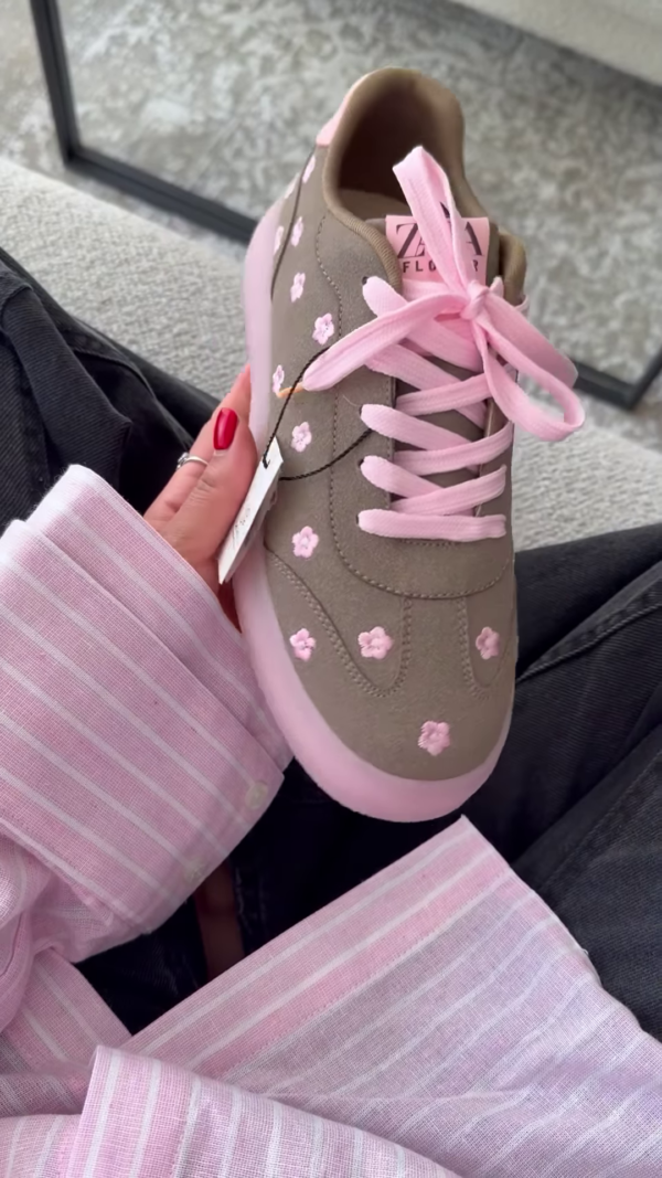 Stylish Grey and Pink Floral Sneakers - Image 3