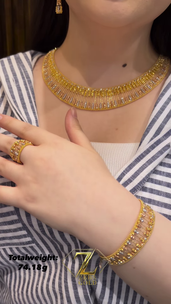 Elegant Gold Jewelry Set with Intricate Filigree Design - Image 2